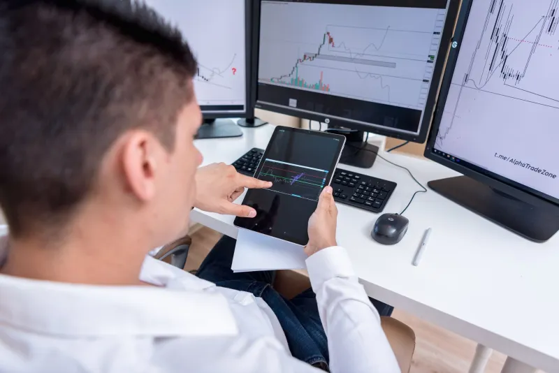 Holding with Purpose: How to Tell the Difference Between Disciplined Conviction and Emotional Stubbornness in Crypto